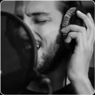 💎 4619e928 歌手, 音楽, マイク, ポートレート, ヘッドホン telegram sticker