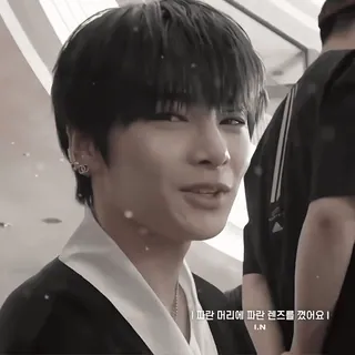 🍽 867f8d09 I.N 따란 머리에 파란 렌즈를 꼈어요! 
 I.N kpop, asia, pria, idola, penyanyi whatsapp sticker