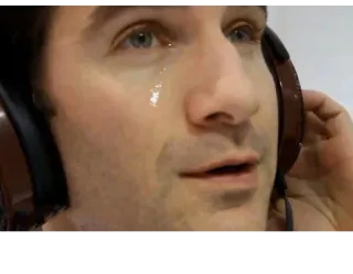 🎶 36e055ac pleurer, larmes, triste, contrarié, écouteurs telegram sticker