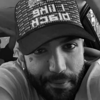 😏 9b987ba7 Black Like osoba, portret, czarno-białe, mężczyzna, kapelusz, tatuaż, broda telegram sticker