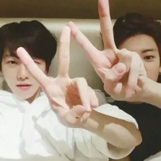 💕 760c6a22 Friedenszeichen, Freundschaft, Asiatisch, Selfie telegram sticker