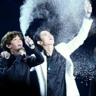 💕 b588797b K-Pop, Sänger, Musik, Auftritt, Konzert, Mann, Bühne, Performance telegram sticker