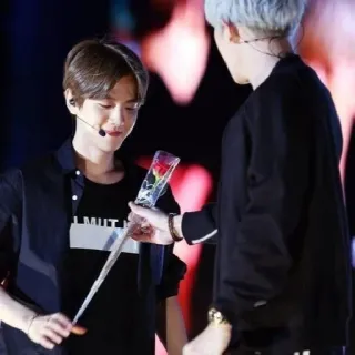 💕 c061c1a7 leute, rose, geschenk, männer, kpop, blume telegram sticker