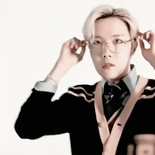 🤓 efae2931 J-Hope J-Hope, BTS, K-Pop, Música, Gafas, Moda, Celebridad telegram sticker