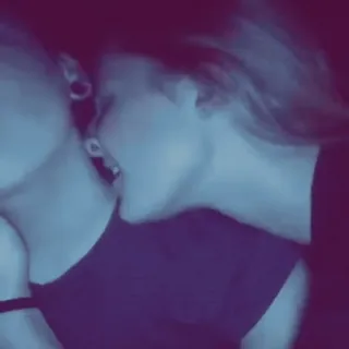 ❤️ c9caf263 baiser, romance, amour, affection, couple whatsapp sticker