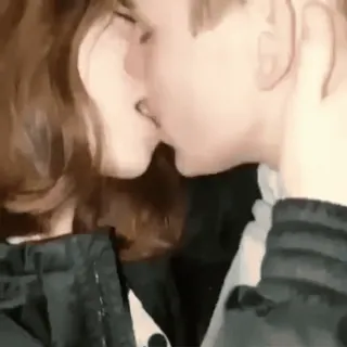 💋 cb6f81a7 baiser, couple, amour, affection, romance, intimité whatsapp sticker