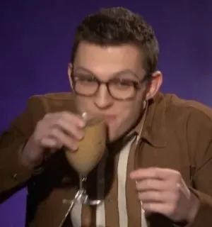 🥀 b4dce1f9 Tom Holland ผู้ชาย, นักแสดง, ดื่ม, แว่นตา, ภาพเหมือน, คนดัง telegram sticker