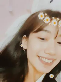 😁 59737bf8 woman, smile, daisies, filter, portrait, earring telegram sticker