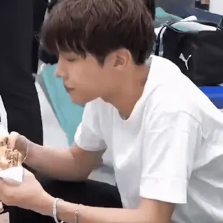 ☁️ d40e2ae1 человек, еда, еда, белая рубашка, закуска telegram sticker