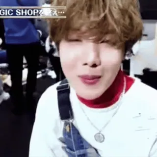 ☁️ f0735925 MAGIC SHOP человек, мужчина, в помещении, волосы telegram sticker