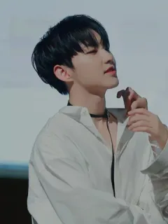 🎌 591d4b17 мужчина, человек, парень, белая рубашка, чёрные волосы, чокер telegram sticker