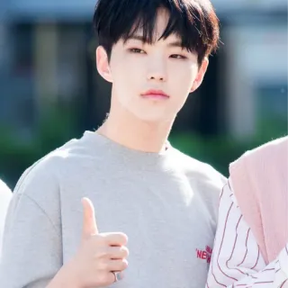 👍 39f5f6b3 คน, ยกนิ้วโป้ง, เกาหลี, ผู้ชาย, ลำลอง, ภาพเหมือน telegram sticker