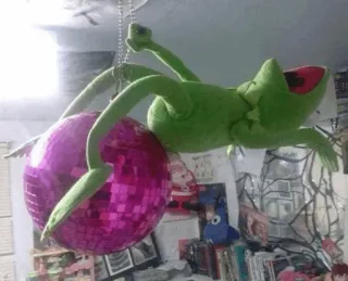 😍 eb660814 Kermit Kermit, o Sapo, bola de discoteca, fantoche, Muppets, dança, festa telegram sticker