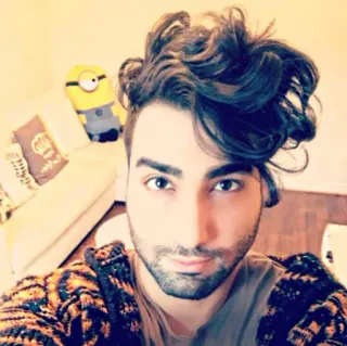 🖤 5808c30c pria, orang, dalam ruangan, potret, selfie telegram sticker