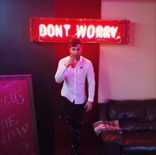 ⛓ 61d56b47 DON'T WORRY pria, minuman, potret, kasual, dalam ruangan, neon telegram sticker
