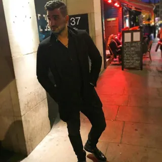 🌀 83de4551 pria, potret, jalan, kehidupan malam, urban telegram sticker