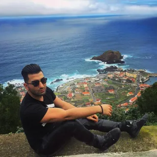 🌀 9370d677 pria, lautan, pemandangan, kacamata hitam, luar ruangan telegram sticker