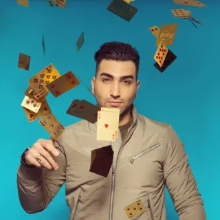 🖤 99dcf0b3 pria, kartu, sihir, pesulap, kartu remi, hiburan, potret telegram sticker