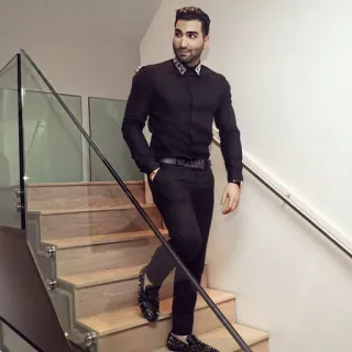 🖤 bdc09337 pria, tangga, mode, gaya, pakaian, potret, dalam ruangan telegram sticker