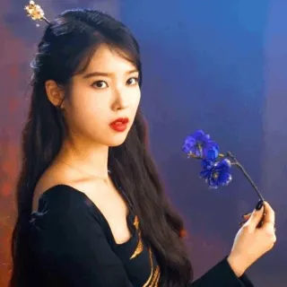 🌙 01a0cd07 IU IU, kpop, singer, korean, celebrity, woman, flower telegram sticker