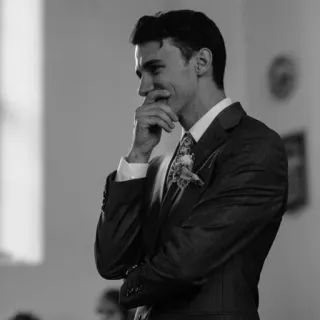 🔱 79ce9ed4 hombre, traje, ropa formal, retrato, blanco y negro, pensando telegram sticker