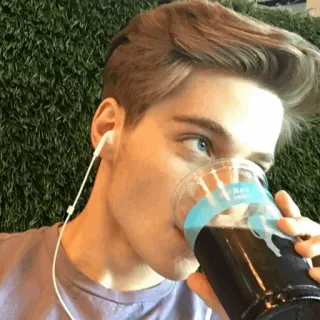 🔱 79e9ef9f persona, hombre, bebiendo, café, auriculares telegram sticker