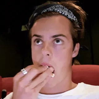 🌐 cb0efb0d hombre, comiendo, palomitas, película, cine, retrato telegram sticker