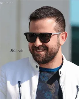 😄 415e41e0 بازی خوش اخلاقی uomo, occhiali da sole, barba, ritratto, giacca bianca telegram sticker