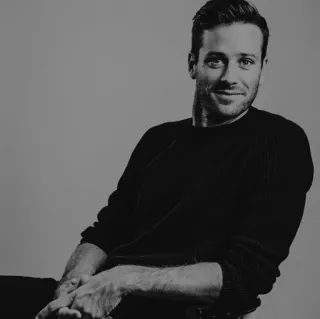 📎 991e680a 男性, ポートレート, 白黒, セーター, 座っている telegram sticker