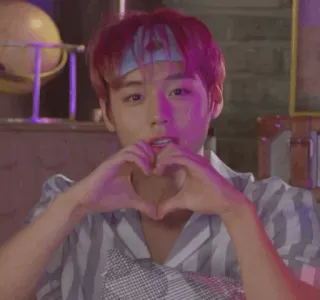 🌧 01b654cf k팝, 손하트, 사람, 젊은 남자, 사랑, 아이돌 telegram sticker