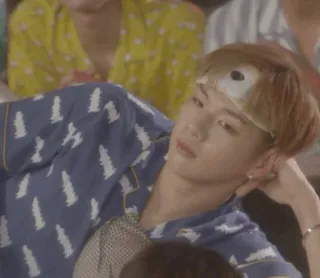 🎐 896165bd 사람, 남자, 파자마, 누워있는, 잠옷 telegram sticker