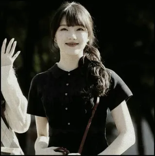 🗞 af1c5c3b ผู้หญิง, ภาพเหมือน, ยิ้ม, ชุดเดรส, ผู้หญิง, คน telegram sticker