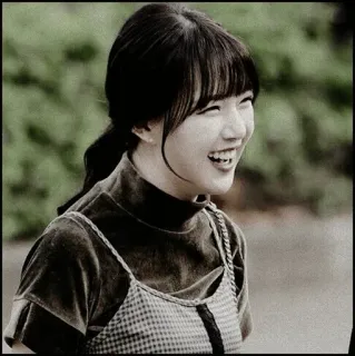 🗞 f4e9b3ad ผู้หญิง, ภาพเหมือน, ยิ้ม, มีความสุข, เกาหลี, เอเชีย telegram sticker