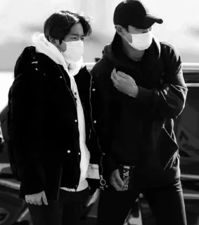 ♠️ 68f3dc55 люди, маски, на улице, мода, чёрно-белое telegram sticker