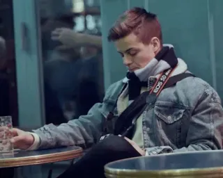 🧣 8e0e33a9 Mann, Kamera, Jeansjacke, Porträt telegram sticker