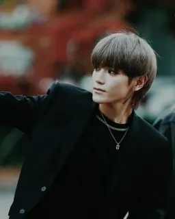 🍸 195a79ce kpop, idol, piosenkarz, przystojny, portret, osoba, mężczyzna telegram sticker