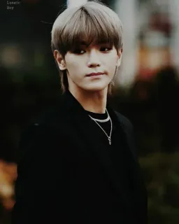🌚 4d2e3a7b Lunatic Boy osoba, mężczyzna, portret, moda, styl, włosy telegram sticker