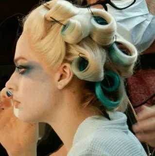 💄 e1cd91f0 rambut, rol rambut, kecantikan, pirang, makeup, gaya rambut telegram sticker