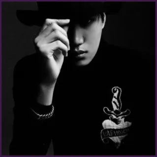 🌔 005fb3dc LOVE MOSCHINO hat, fashion, black and white, dagger, heart, love moschino telegram sticker