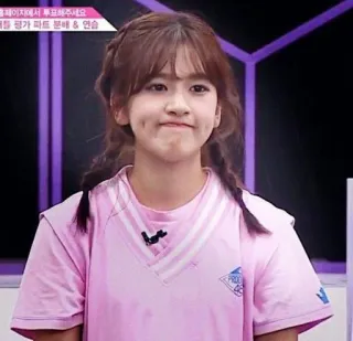 😕 693da2ff 프로뗜스에서 투표해주세요 ผู้หญิง, ภาพเหมือน, ยิ้ม, ผู้หญิง, วัยรุ่น telegram sticker