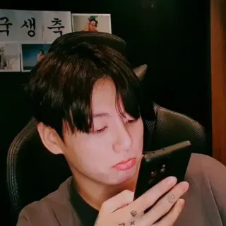 💗 11f84a31 Jungkook Kpop, Ídolo, Cantante, Selfie, Teléfono telegram sticker