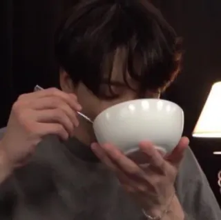 🌺 265be5cf comiendo, tazón, cuchara, comida, persona telegram sticker