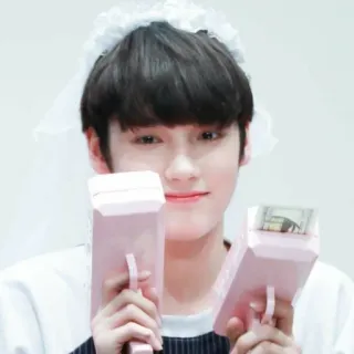 💚 42e75884 사람, 남자, kpop, k-pop, 팬, 아이돌 telegram sticker