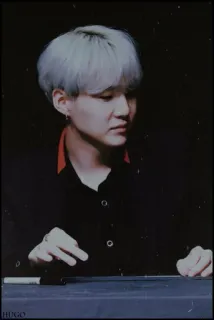 💸 959661c3 HUGO 사람, 남자, 인물 사진, 한국인, 흰머리, 실내, 패션 whatsapp sticker