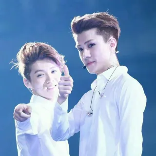 👍 36b6b392 люди, портрет, мужчины, большой палец вверх, белые рубашки telegram sticker