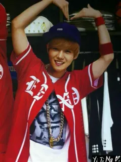 ❤ 58bc59e7 Yi Ti NA человек, мужчина, красный, бейсбольная майка, портрет, шляпа telegram sticker