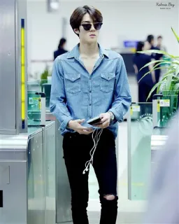 🚶 595e52af корейский, айдол, K-pop, певец, актер, знаменитость, мода, стиль telegram sticker