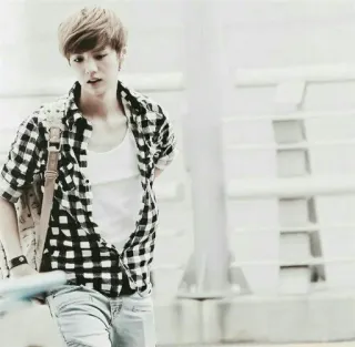 🚶 f7aee365 telegram sticker