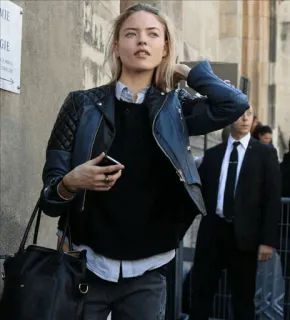 ✨ b9acf523 여자, 스트리트 스타일, 패션, 금발, 재킷, 인물 사진 telegram sticker