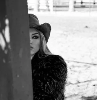 ✨ c2ef2920 여자, 카우보이, 모자, 인물 사진, 패션, 모피, 미용 telegram sticker